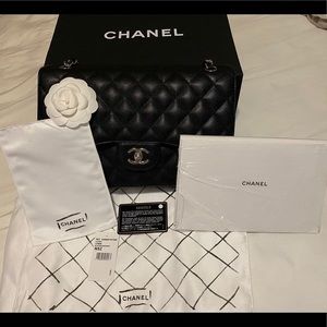 AUTHENTIC CHANEL Large Flapbag C3906